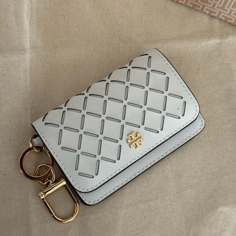 New Tory Burch 215+! EMERSON PERFORATED FLAP CARD CASE  WHITE